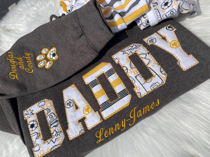 Grey sweatshirt with appliqué “Daddy” in gold patterned fabric letters